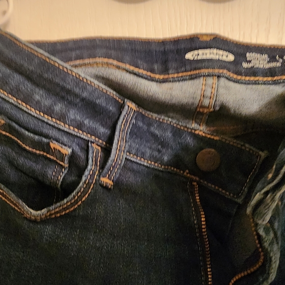 Old navy Rockstar mid rise jeans - Picture 3 of 3
